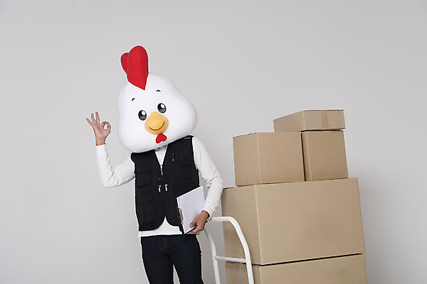 포토 JPG 스튜디오촬영 남자 새해 실내 한명 상반신 앞모습 30대 상자 수레 닭띠 닭 택배기사 배달원 OK 택배 파일 닭캐릭터 닭머리 동물탈 인형탈 성인남자한명만 정유년 국내포토 직업 1 뷰포인트 동물캐릭터 조류 사람 손짓 내부 장년 카트 운송업 십이지신 탈 남자한명만 성인남자만 파일형식 2017년