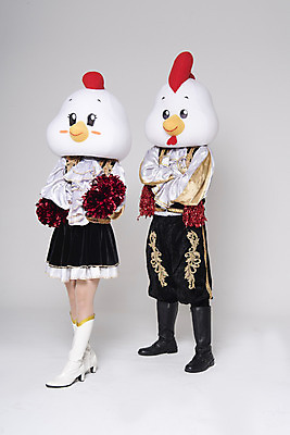 포토 JPG 스튜디오촬영 전신 여자 남자 응원 새해 실내 서기 두명 앞모습 30대 파이팅 닭띠 닭 닭캐릭터 치어리더 응원복 응원단 응원수술 닭머리 동물탈 응원단장 인형탈 성인만 정유년 국내포토 옷 뷰포인트 동물캐릭터 모션 조류 사람 내부 장년 응원용품 십이지신 탈 파일형식 2017년