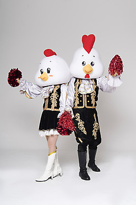 포토 JPG 스튜디오촬영 전신 여자 남자 응원 새해 실내 서기 두명 앞모습 30대 파이팅 닭띠 닭 닭캐릭터 치어리더 응원복 응원단 응원수술 닭머리 동물탈 응원단장 인형탈 성인만 정유년 국내포토 옷 뷰포인트 동물캐릭터 모션 조류 사람 내부 장년 응원용품 십이지신 탈 파일형식 2017년