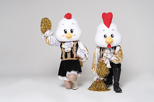 포토 JPG 스튜디오촬영 전신 여자 남자 응원 새해 실내 두명 앞모습 30대 파이팅 닭띠 닭 무릎꿇기 닭캐릭터 치어리더 응원복 응원단 응원수술 닭머리 동물탈 응원단장 인형탈 성인만 정유년 국내포토 옷 뷰포인트 동물캐릭터 모션 조류 사람 내부 장년 응원용품 십이지신 탈 파일형식 2017년