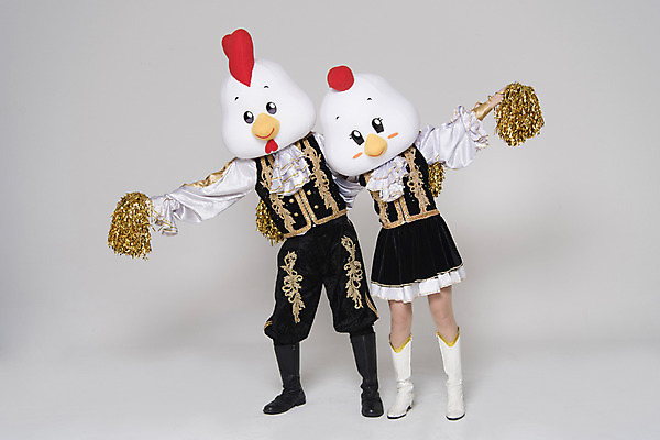 포토 JPG 스튜디오촬영 전신 여자 남자 응원 새해 실내 서기 두명 앞모습 30대 파이팅 닭띠 닭 닭캐릭터 치어리더 응원복 응원단 응원수술 닭머리 동물탈 응원단장 인형탈 성인만 정유년 국내포토 옷 뷰포인트 동물캐릭터 모션 조류 사람 내부 장년 응원용품 십이지신 탈 파일형식 2017년