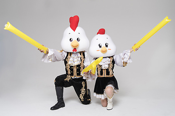 포토 JPG 스튜디오촬영 전신 여자 남자 응원 새해 실내 두명 앞모습 30대 파이팅 닭띠 닭 닭캐릭터 치어리더 응원복 응원단 막대풍선 닭머리 동물탈 응원단장 인형탈 성인만 정유년 국내포토 옷 뷰포인트 동물캐릭터 모션 조류 사람 내부 장년 응원용품 십이지신 탈 풍선 파일형식 2017년