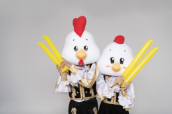 포토 JPG 스튜디오촬영 여자 남자 응원 새해 실내 서기 상반신 두명 앞모습 30대 파이팅 닭띠 닭 닭캐릭터 치어리더 응원복 응원단 막대풍선 닭머리 동물탈 응원단장 인형탈 성인만 정유년 국내포토 옷 뷰포인트 동물캐릭터 모션 조류 사람 내부 장년 응원용품 십이지신 탈 풍선 파일형식 2017년