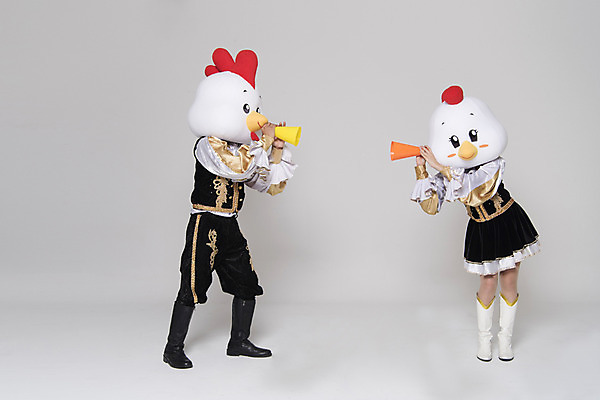 포토 JPG 스튜디오촬영 전신 여자 남자 응원 새해 실내 서기 두명 앞모습 30대 파이팅 확성기 외침 닭띠 닭 닭캐릭터 치어리더 응원복 응원단 닭머리 동물탈 응원단장 인형탈 성인만 정유년 국내포토 옷 뷰포인트 동물캐릭터 모션 조류 사람 내부 장년 소리 십이지신 탈 파일형식 2017년