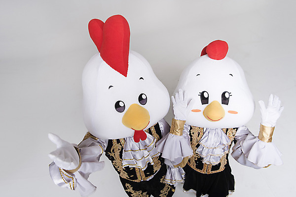 포토 JPG 스튜디오촬영 여자 남자 응원 새해 실내 서기 상반신 두명 앞모습 30대 하이앵글 파이팅 닭띠 닭 닭캐릭터 치어리더 응원복 응원단 닭머리 동물탈 응원단장 인형탈 성인만 정유년 국내포토 옷 뷰포인트 동물캐릭터 모션 조류 사람 내부 장년 십이지신 탈 파일형식 2017년