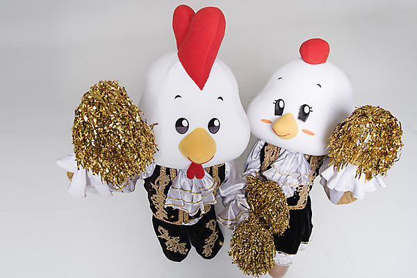 포토 JPG 스튜디오촬영 여자 남자 응원 새해 실내 서기 상반신 두명 앞모습 30대 파이팅 닭띠 닭 닭캐릭터 치어리더 응원복 응원단 응원수술 닭머리 동물탈 응원단장 인형탈 성인만 정유년 국내포토 옷 뷰포인트 동물캐릭터 모션 조류 사람 내부 장년 응원용품 십이지신 탈 파일형식 2017년