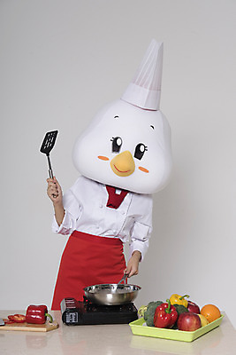 포토 JPG 스튜디오촬영 여자 채소 새해 실내 한명 상반신 앞모습 30대 요리사 닭띠 닭 조리복 닭캐릭터 요리중 닭머리 동물탈 인형탈 성인여자한명만 정유년 국내포토 직업 1 뷰포인트 동물캐릭터 유니폼 모션 조류 사람 내부 장년 십이지신 탈 여자한명만 성인여자만 파일형식 2017년