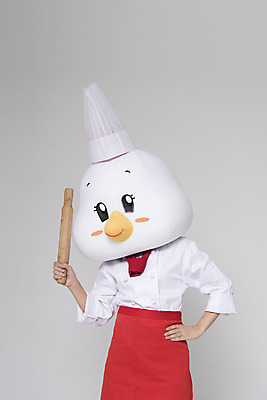 포토 JPG 스튜디오촬영 여자 새해 실내 한명 들기 상반신 앞모습 30대 요리사 닭띠 닭 조리복 닭캐릭터 밀대 닭머리 동물탈 인형탈 성인여자한명만 정유년 국내포토 직업 1 뷰포인트 동물캐릭터 유니폼 모션 조류 주방용품 사람 내부 장년 십이지신 탈 여자한명만 성인여자만 파일형식 2017년