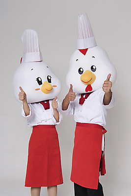 포토 JPG 스튜디오촬영 여자 남자 새해 실내 상반신 두명 앞모습 30대 요리사 닭띠 닭 최고 조리복 닭캐릭터 닭머리 동물탈 인형탈 성인만 정유년 국내포토 직업 뷰포인트 동물캐릭터 유니폼 조류 사람 내부 장년 십이지신 탈 파일형식 2017년