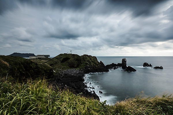 포토 JPG 주간 구름 자연 하늘 한국 풍경 사람없음 야외 제주도 바위 장노출 섭지코지 국내포토 자연요소 아시아 촬영기법 돌_바위 생태계 파일형식