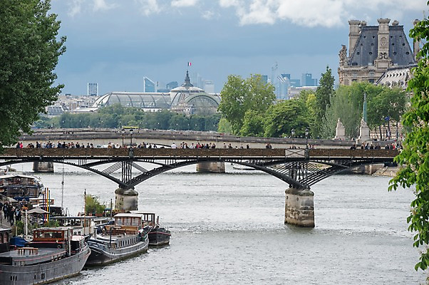 포토 JPG 주간 해외풍경 유럽풍경 풍경 여러명 야외 강 여행객 도시 파리_프랑스 가교 국내포토 자연요소 해외 건축물 유럽 다수 사람 프랑스 파일형식