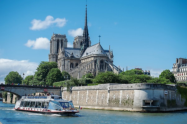 포토 JPG 주간 해외풍경 여행 유럽풍경 풍경 여러명 야외 강 성당 도시 유람선 파리_프랑스 센강 국내포토 자연요소 해외 유럽 다수 배_교통 종교건축 사람 프랑스 파일형식