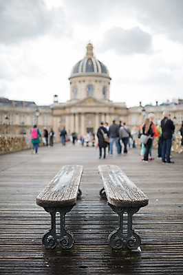 포토 JPG 주간 해외풍경 벤치 유럽풍경 풍경 여러명 야외 성당 여행객 도시 파리_프랑스 흐림 국내포토 자연요소 해외 유럽 다수 의자 종교건축 날씨 사람 프랑스 파일형식