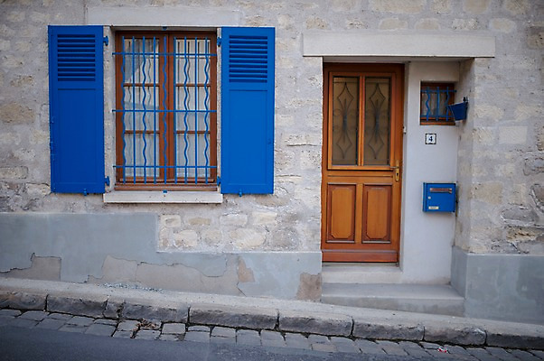 포토 JPG 주간 해외풍경 유럽풍경 창문 주택 풍경 사람없음 야외 프랑스 현관문 국내포토 자연요소 해외 유럽 건물 문 파일형식