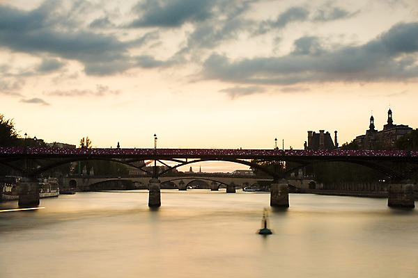 포토 JPG 주간 해외풍경 유럽풍경 하늘 풍경 사람없음 야외 노을 일몰 파리_프랑스 센강 가교 국내포토 자연요소 해외 건축물 유럽 강 프랑스 파일형식