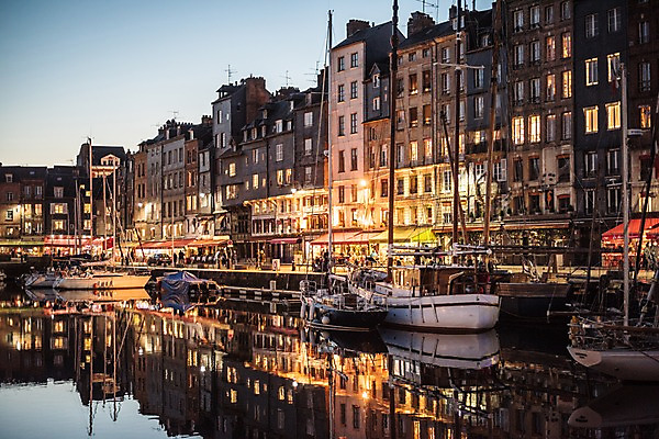 포토 JPG 해외풍경 요트 유럽풍경 풍경 사람없음 야외 빛 야간 부둣가 옹플뢰르 국내포토 자연요소 해외 유럽 배_교통 항구 프랑스 파일형식