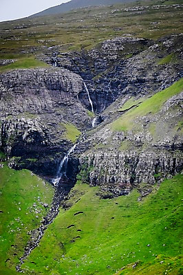 포토 JPG 주간 해외풍경 자연 산 풍경 사람없음 야외 폭포 지형 기암절벽 페로제도 험난 스위노이 국내포토 자연요소 해외 섬 컨셉 덴마크 절벽 생태계 파일형식