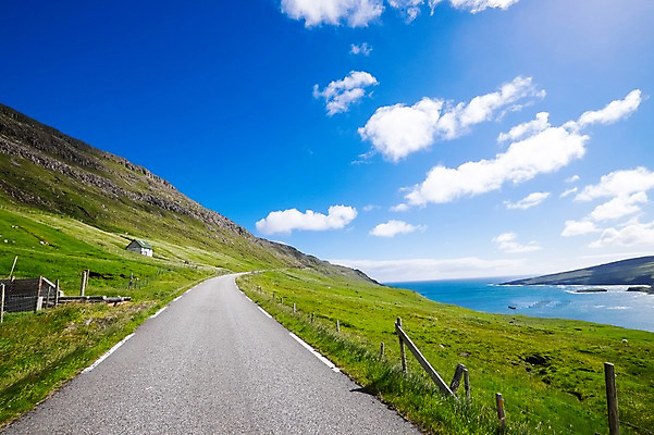 포토 JPG 주간 구름 해외풍경 자연 하늘 풍경 사람없음 야외 맑음 해안도로 포장도로 페로제도 스위노이 국내포토 자연요소 해외 도로 섬 날씨 덴마크 생태계 파일형식