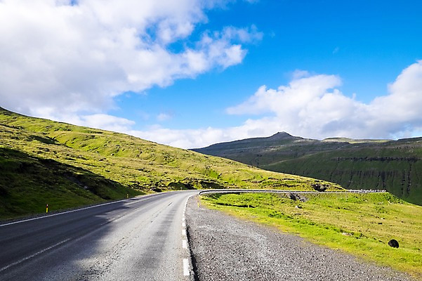 포토 JPG 주간 구름 해외풍경 자연 하늘 풍경 사람없음 야외 아스팔트 포장도로 페로제도 보가르섬 국내포토 자연요소 해외 도로 섬 덴마크 생태계 파일형식