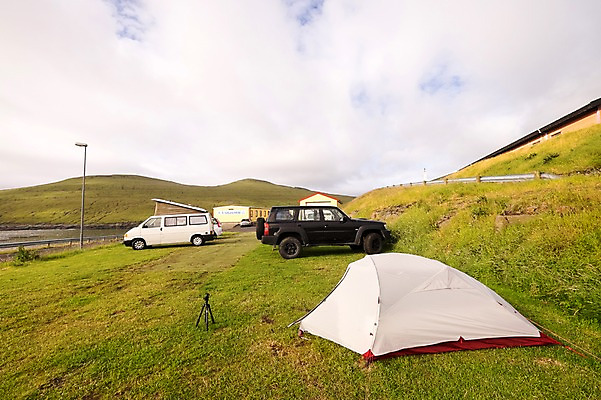 포토 JPG 주간 해외풍경 자연 텐트 풍경 초원 사람없음 야외 캠핑 캠핑카 페로제도 보가르섬 국내포토 자연요소 해외 섬 자동차 레저 덴마크 캠핑도구 생태계 파일형식