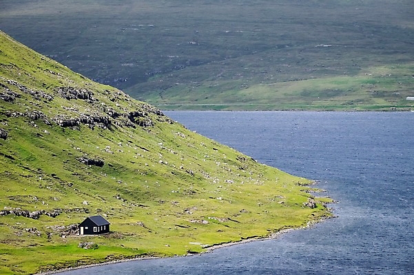 포토 JPG 주간 해외풍경 바다 자연 주택 풍경 사람없음 야외 한개 언덕 페로제도 보가르섬 국내포토 자연요소 1 해외 섬 덴마크 건물 생태계 파일형식