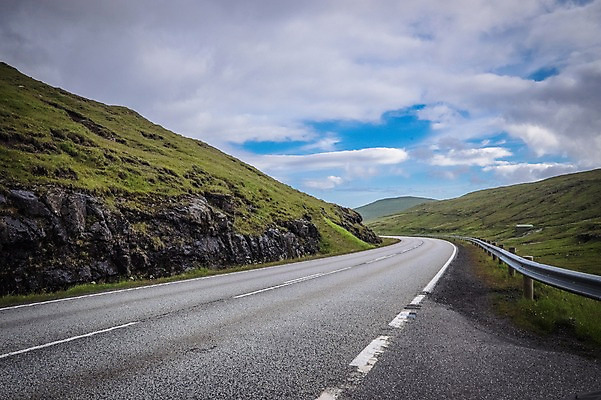 포토 JPG 주간 구름 해외풍경 자연 하늘 풍경 사람없음 야외 아스팔트 포장도로 페로제도 보가르섬 국내포토 자연요소 해외 도로 섬 덴마크 생태계 파일형식