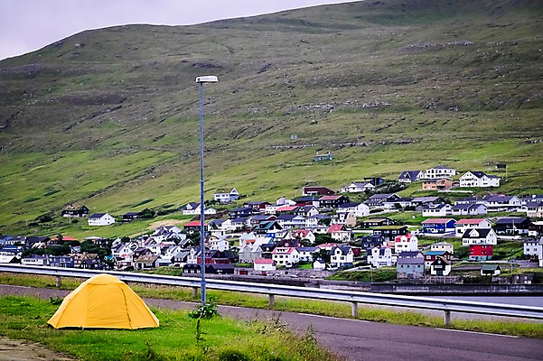 포토 JPG 주간 해외풍경 가로등 자연 텐트 풍경 사람없음 야외 마을 캠핑 흐림 페로제도 보가르섬 국내포토 자연요소 해외 공공시설 섬 레저 날씨 덴마크 캠핑도구 생태계 파일형식