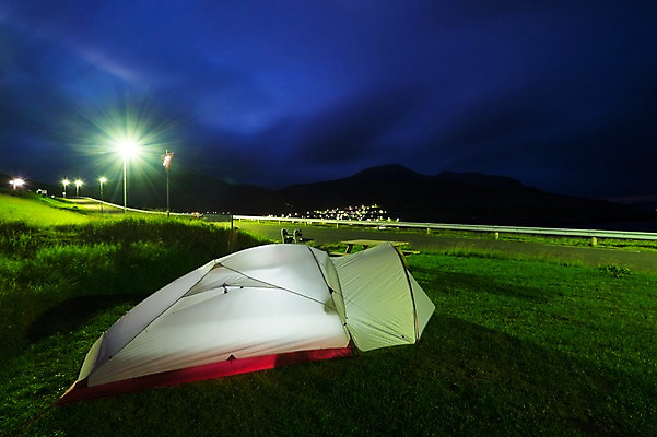 포토 JPG 해외풍경 가로등 자연 텐트 풍경 초원 사람없음 야외 캠핑 야간 페로제도 보가르섬 국내포토 자연요소 해외 공공시설 섬 레저 덴마크 캠핑도구 생태계 파일형식