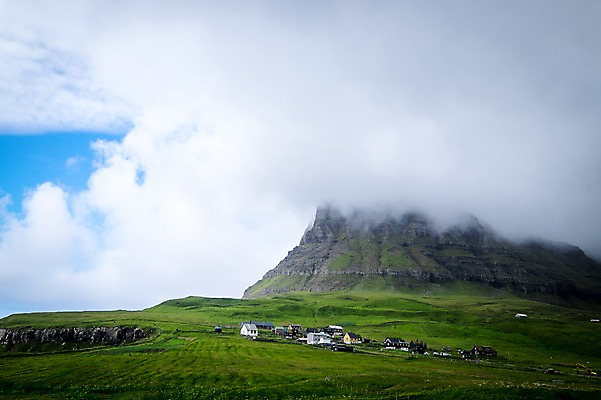 포토 JPG 주간 구름 해외풍경 자연 산 풍경 사람없음 야외 마을 페로제도 보가르섬 국내포토 자연요소 해외 섬 덴마크 생태계 파일형식