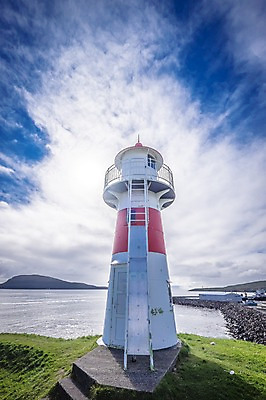 포토 JPG 주간 해외풍경 자연 등대 풍경 사람없음 야외 햇빛 항구 맑음 페로제도 스트레이모이섬 국내포토 자연요소 해외 섬 교통시설 날씨 덴마크 태양 생태계 파일형식