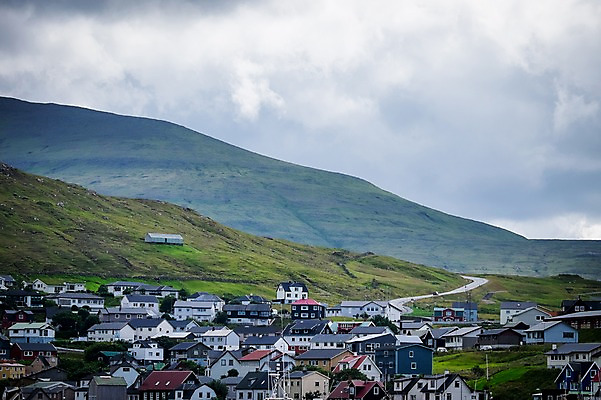 포토 JPG 주간 구름 해외풍경 자연 하늘 주택 풍경 사람없음 야외 마을 흐림 페로제도 보가르섬 국내포토 자연요소 해외 섬 날씨 덴마크 건물 생태계 파일형식