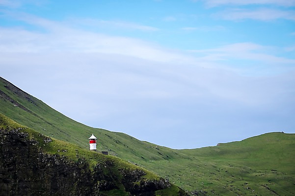 포토 JPG 주간 해외풍경 자연 하늘 등대 풍경 초원 사람없음 야외 언덕 드넓은 페로제도 보가르섬 국내포토 자연요소 해외 섬 덴마크 생태계 파일형식