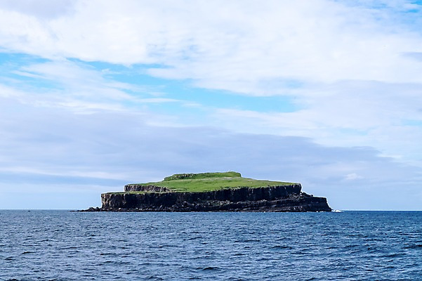 포토 JPG 주간 구름 해외풍경 바다 자연 하늘 풍경 사람없음 야외 맑음 페로제도 보가르섬 국내포토 자연요소 해외 섬 날씨 덴마크 생태계 파일형식