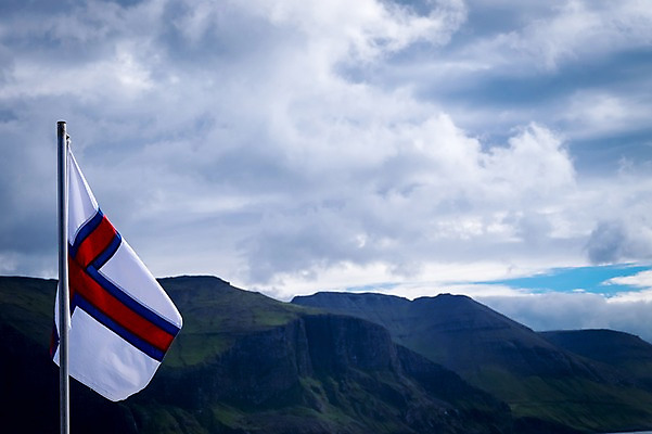 포토 JPG 주간 해외풍경 자연 풍경 사람없음 야외 국기 흐림 페로제도 보가르섬 국내포토 자연요소 해외 섬 날씨 덴마크 생태계 파일형식