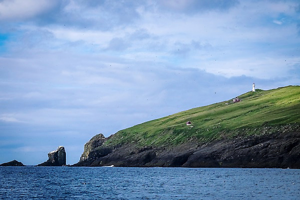포토 JPG 주간 구름 해외풍경 바다 섬 자연 하늘 풍경 초원 사람없음 야외 흐림 페로제도 보가르섬 국내포토 자연요소 해외 날씨 덴마크 생태계 파일형식