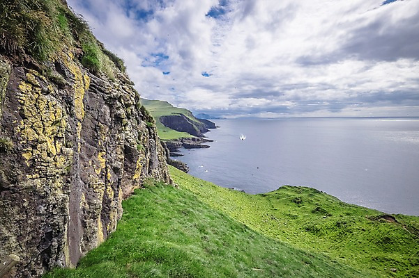 포토 JPG 주간 해외풍경 자연 풍경 초원 사람없음 야외 암벽 페로제도 미키네스섬 국내포토 자연요소 해외 섬 덴마크 생태계 파일형식