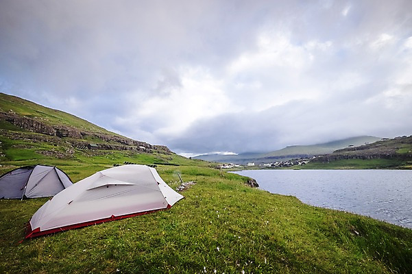 포토 JPG 주간 해외풍경 자연 하늘 텐트 풍경 초원 사람없음 야외 캠핑 흐림 페로제도 이스터로이섬 국내포토 자연요소 해외 섬 레저 날씨 덴마크 캠핑도구 생태계 파일형식