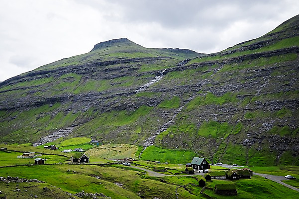 포토 JPG 주간 해외풍경 자연 풍경 사람없음 야외 마을 언덕 흐림 페로제도 스트레이모이섬 국내포토 자연요소 해외 섬 날씨 덴마크 생태계 파일형식