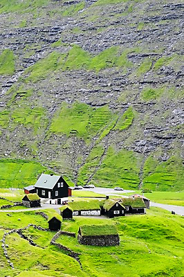 포토 JPG 주간 해외풍경 자연 주택 풍경 사람없음 야외 언덕 페로제도 스트레이모이섬 국내포토 자연요소 해외 섬 덴마크 건물 생태계 파일형식