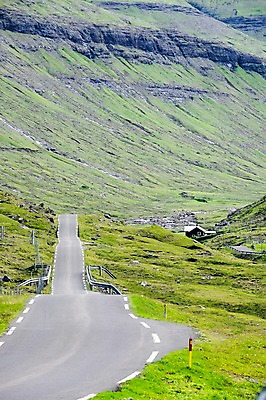 포토 JPG 주간 해외풍경 자연 풍경 사람없음 야외 커브길 포장도로 페로제도 스트레이모이섬 국내포토 자연요소 해외 도로 섬 덴마크 생태계 파일형식