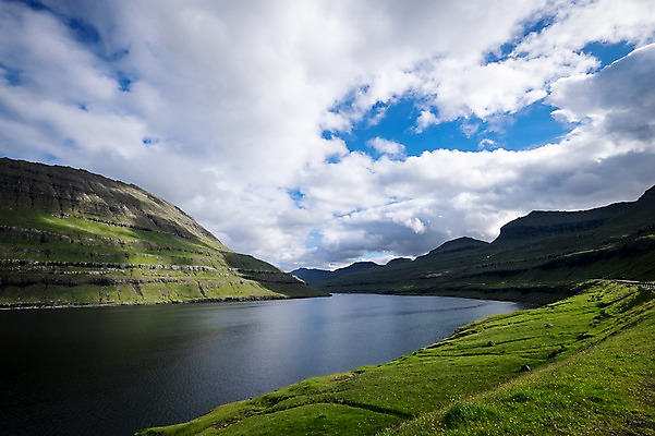 포토 JPG 주간 구름 해외풍경 자연 하늘 풍경 사람없음 야외 강가 페로제도 이스터로이섬 국내포토 자연요소 해외 섬 덴마크 강 생태계 파일형식