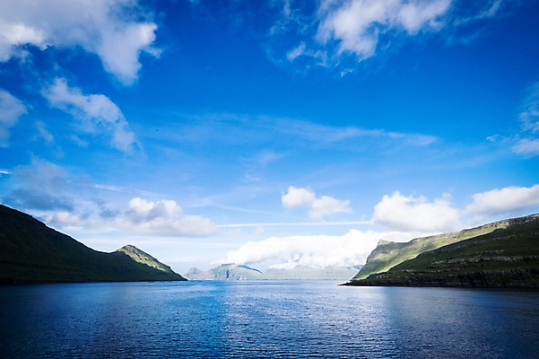 포토 JPG 주간 해외풍경 바다 자연 하늘 풍경 사람없음 야외 파란색 맑음 페로제도 이스터로이섬 국내포토 자연요소 해외 컬러 섬 날씨 덴마크 생태계 파일형식