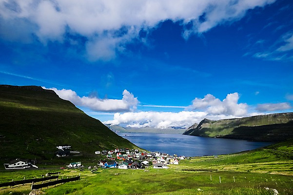 포토 JPG 주간 구름 해외풍경 자연 하늘 풍경 사람없음 야외 마을 맑음 물가 페로제도 이스터로이섬 국내포토 자연요소 해외 섬 날씨 덴마크 생태계 파일형식