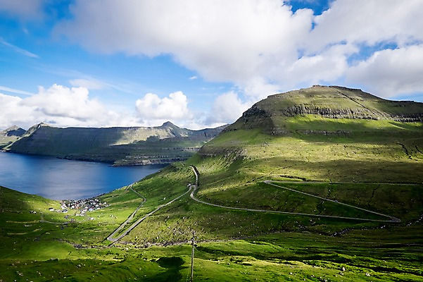 포토 JPG 주간 구름 해외풍경 자연 하늘 풍경 사람없음 야외 물가 언덕 페로제도 이스터로이섬 국내포토 자연요소 해외 섬 덴마크 생태계 파일형식