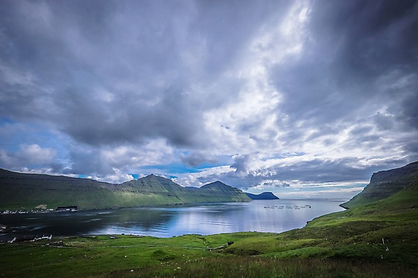 포토 JPG 주간 구름 해외풍경 자연 하늘 산 풍경 사람없음 야외 물가 흐림 페로제도 이스터로이섬 국내포토 자연요소 해외 섬 날씨 덴마크 생태계 파일형식