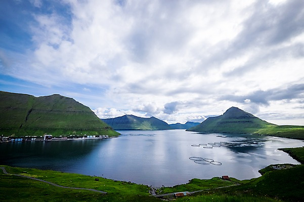포토 JPG 주간 구름 해외풍경 바다 자연 하늘 산 풍경 사람없음 야외 물가 페로제도 이스터로이섬 국내포토 자연요소 해외 섬 덴마크 생태계 파일형식