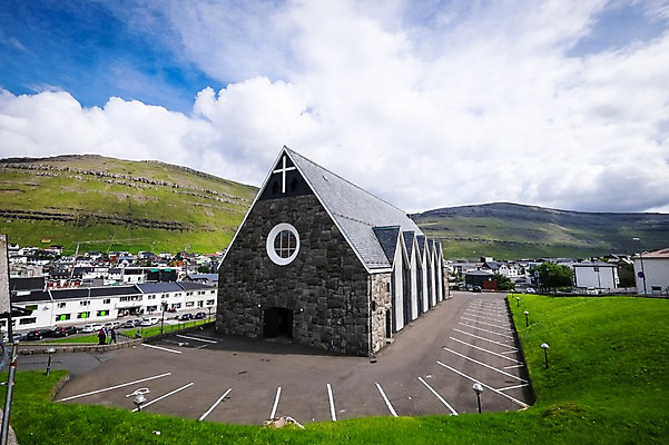포토 JPG 주간 해외풍경 자연 풍경 사람없음 야외 성당 교회 마을 맑음 페로제도 보르도이섬 국내포토 자연요소 해외 섬 종교건축 날씨 덴마크 건물 생태계 파일형식
