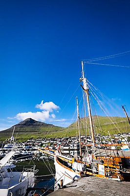 포토 JPG 주간 해외풍경 자연 하늘 풍경 사람없음 야외 항구 맑음 페로제도 보르도이섬 국내포토 자연요소 해외 섬 교통시설 날씨 덴마크 생태계 파일형식