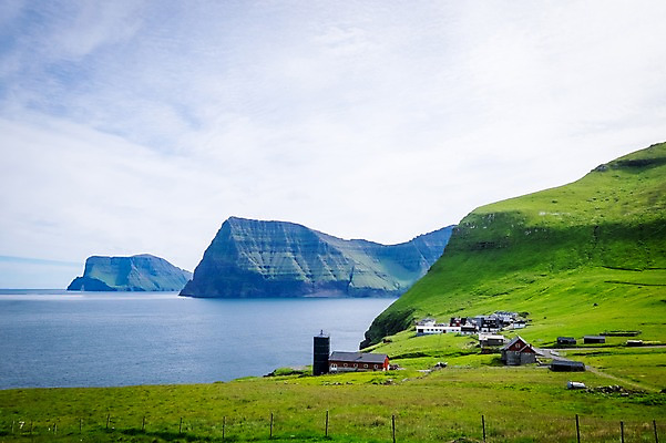 포토 JPG 주간 해외풍경 바다 자연 하늘 풍경 사람없음 야외 평화 마을 물가 페로제도 보르도이섬 국내포토 자연요소 해외 섬 컨셉 덴마크 생태계 파일형식