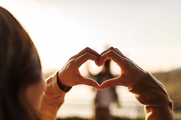 포토 JPG 주간 손 공원 여자 호수 엄마 상반신 성인 야외 아웃포커스 신체부위 세명 30대 한국인 가을 하트 손하트 인천대공원 국내포토 자연요소 모양 계절 공공시설 가족 촬영기법 사람 동양인 손짓 장년 인천 파일형식